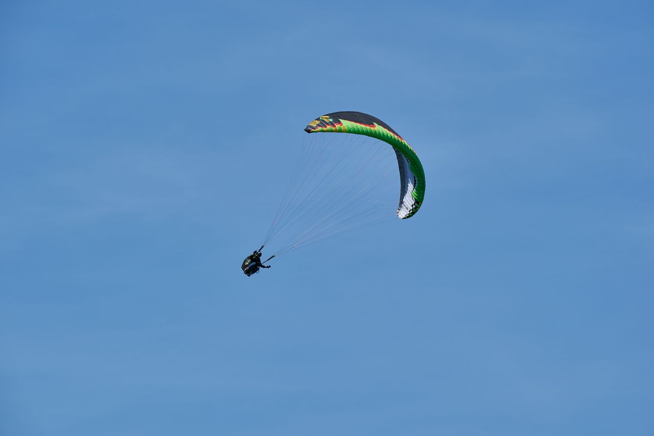 Entrainement de parapente sur le Mont Poupet près de Salins les
